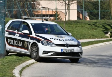 Stravična nesreća kod Jajca: Poginuo muškarac, u automobilu bio sa suprugom i maloljetnim djetetom