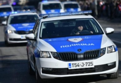 Filmska scena u Banjaluci: Dvojac “audijem” bježao od policije, pokušali da bace drogu u Vrbas