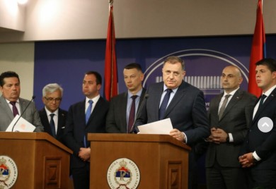 Ko će kome reći “gud baj”: Postoje bar 3 razloga ZA KRAH VLADAJUĆE KOALICIJE u Srpskoj