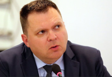 Budimir smatra da je Šmitovom intervencijom pobijeđena demokratija