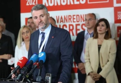 Sky prepiska Edina Gačanina Tita: “Strane ambasade su dale 20 miliona KM za formiranje Naše stranke”