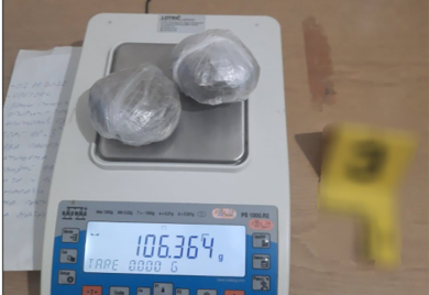 TESLIĆ: Pronađena i oduzeta opojna droga, digitalna vaga i novac