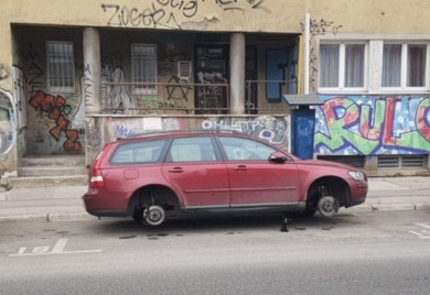 Vozila sa srpskim registarskim tablicama ponovo na meti vandala u Sarajevu