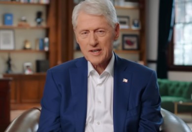 “Klinton ih voli mlade”: Evo šta piše u otpečaćenim spisima o Epstajnu i “Lolita ekspresu”