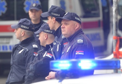 Tinejdžerka nožem posjekla druga i nastavnicu
