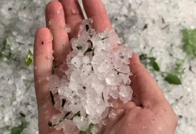 Nevrijeme zahvatilo dijelove Srpske: Krupan led padao na Kozari VIDEO