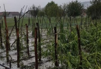 Nevrijeme napravilo haos: Proglašena vanredna situacija u Modriči FOTO