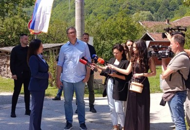 Vučić najavio značajnu pomoć opštini Jezero