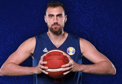 Milutinov se vraća na parket