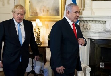 Boris Džonson u memoarima tvrdi: Netanjahu pokušao da stavi “bubicu” u moj toalet