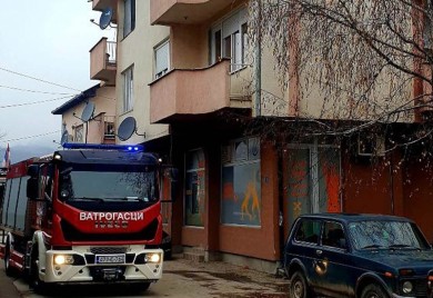 Gorjela zgrada u Bratuncu