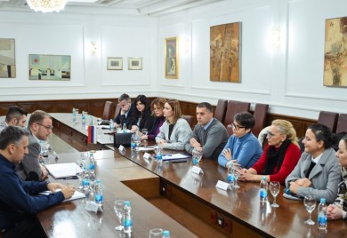 Stanivuković nakon sastanka sa prevoznicima, sindikatom i roditeljima i starateljima: Našli smo privremeno rješenje