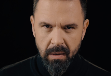 Petar Grašo ujeo obožavateljku za nogu (VIDEO)