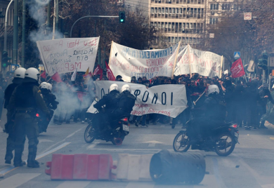 Na protestima u Atini 10.000 ljudi: Dok policija hapsi, premijer moli za oproštaj