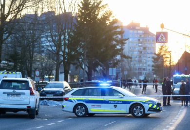 Ljubljana: napao nožem policajce, oni ga usmrtili