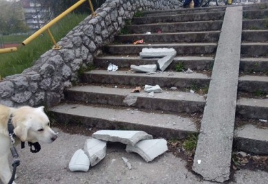 Vandalizam na šetalištu pored mosta Venecija u Banjaluci