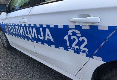 Vozilom udario ženu, pa pobjegao