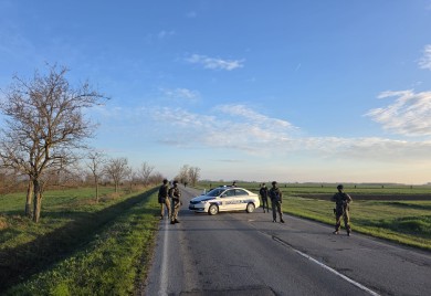 Policija i vojska pretražuju teren u opštini Kanjiža, blokirano više puteva