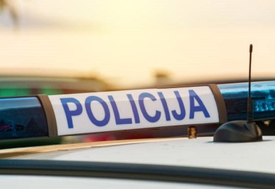 Naoružan mačetom, nožem, sjekirama i bejzbol palicom pokušao ući u Hrvatsku