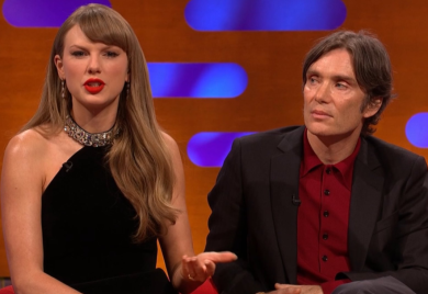 "Šef nonšalancije" Izraz lica Cilliana Murphyja dok Taylor Swift pokazuje zaručnički prsten hit na mrežama