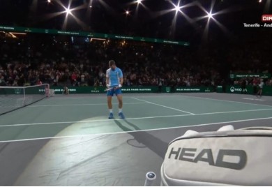 Kamera morala odmah da skloni kadar: Novak pokazivao šta se ne smije i vikao na srpskom (VIDEO)