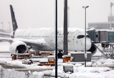 Ledena kiša paralisala aerodrom u Minhenu: Piste su zaleđene, letovi su otkazani