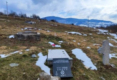 Porušeno šest spomenika: Oskrnavljeno srpsko pravoslavno groblje