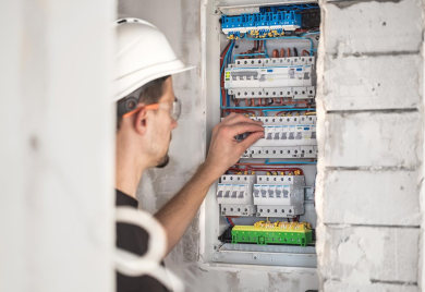 Radnik Elektrodistribucije iz bijesa isključio struju cijelom naselju