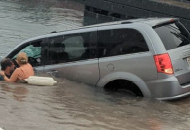 Pratila navigaciju, pa završila u okeanu (VIDEO)