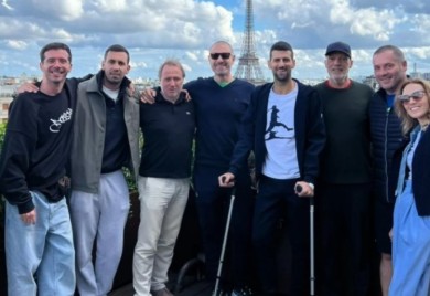 Novak Đoković objavio fotografiju sa štakama: I dalje procesuiram u glavi sve…