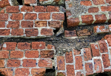 ZAGREB:  Mladiću pala cigla na glavu