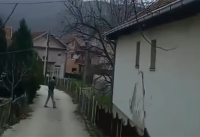 Uz pomoć kosovske policije CIK nasilno ušao u zgradu opštine (VIDEO)