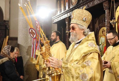 Božićna liturgija u Hramu Hrista Spasitelja, prisustvuje veliki broj vjernika