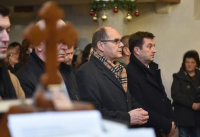 Šmit na paljenju badnjaka u Mostaru