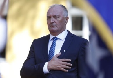 Helez zabranio prelet vojnih aviona i helikoptera iz Srbije