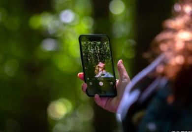 Smrtonosni selfi: Mladi fudbaler poginuo, djevojka izbjegla smrt uhvativši se za granu