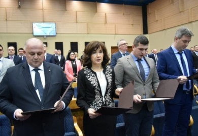 Posebna sjednica Narodne skupštine Srpske, više poslanika položilo zakletvu