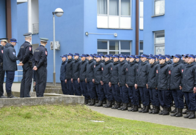 Povodom Međunarodnog dana sjećanja na stradale policajce: Postrojeni kadeti MUP-a Srpske u Banjaluci