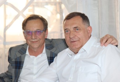 Dodik slavi Đurđevdan, dio atmosfere pokazao na mrežama: "U goste mi je došao i moj prijatelj i veliki glumac"