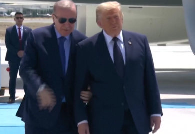 Tramp stigao u Tursku, na aerodromu ga dočekao Erdogan