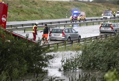 Oluja pogodila Švedsku i Norvešku, kuće i putevi pod vodom (FOTO)