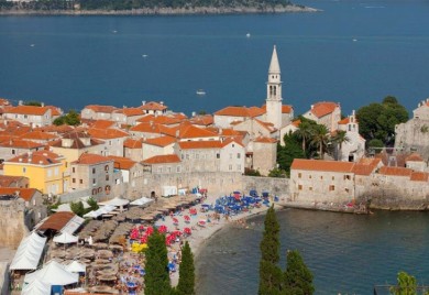 Budva: Mlada Srpkinja izbola Turčina u leđa