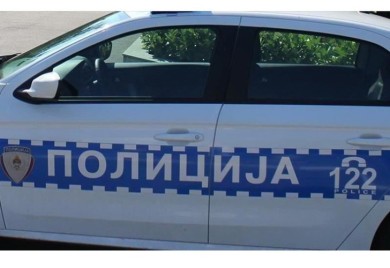 Oštetio plafon u policiji