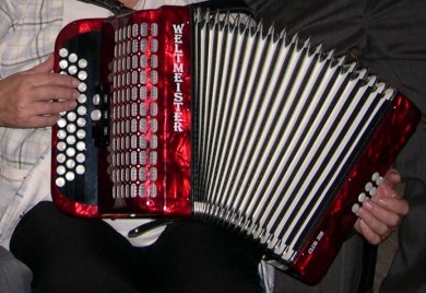 Nasmrt pretukao harmonikaša jer je prekinuo svirku