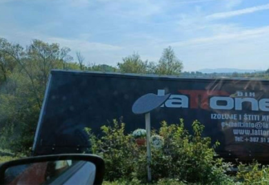 Šleper sletio u kanal pored ribnjaka