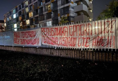 TRANSPARENTI ŠIROM SRPSKE: Studenti stali u odbranu Republike Srpske i srpskih generala (FOTO/VIDEO)