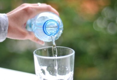 Uznemirujuća poruka se širi Hrvatskom: Sok i voda spaljuju jednjak?
