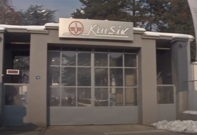 Mašina radnici uhvatila rukavicu, pa povukla i prst