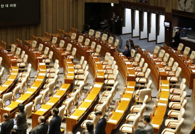 Scena iz parlamenta Južne Koreje dugo će obilaziti svijet: Troje političara poslušalo narod, a ne stranku