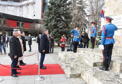 Obilježavanje Dana Republike Srpske u Banjaluci: Položeni vijenci palim borcima
